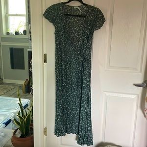 ❣️ ONLY AVAILABLE TIL 5/26 Kimchi Blue Floral Wrap Dress